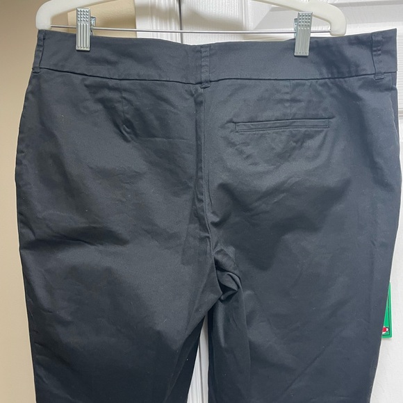 Jacob Bermuda Shorts - Picture 2 of 3